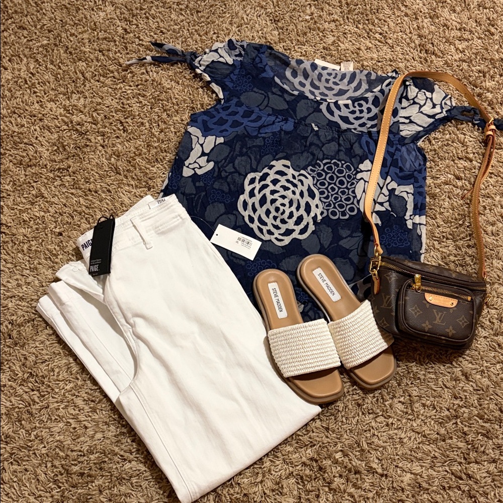 DKNY Navy and White Floral Blouse size XL